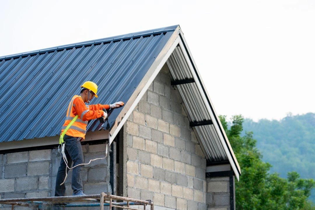 Warning Signs Your Roof Needs to Be Replaced Before It’s Too Late